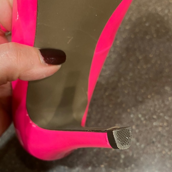 $10.00 
DIBA faux patent leather pump heels - Picture 3 of 4